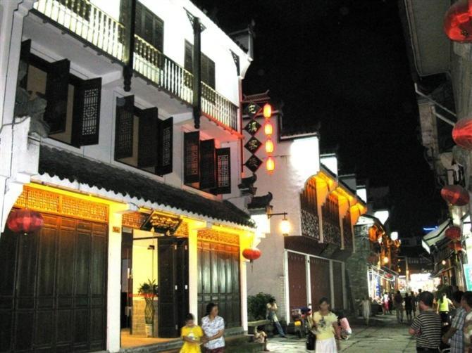 Tun XI Lodge Montes Huang Exterior foto